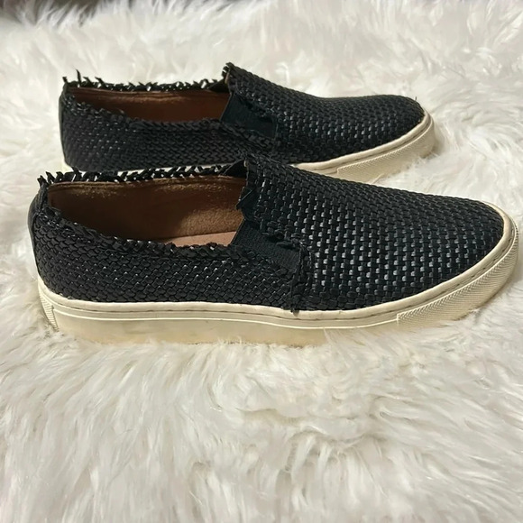 Indigo rd. Black Woven Slip On sneaker shoe Size 6 - Picture 2 of 9